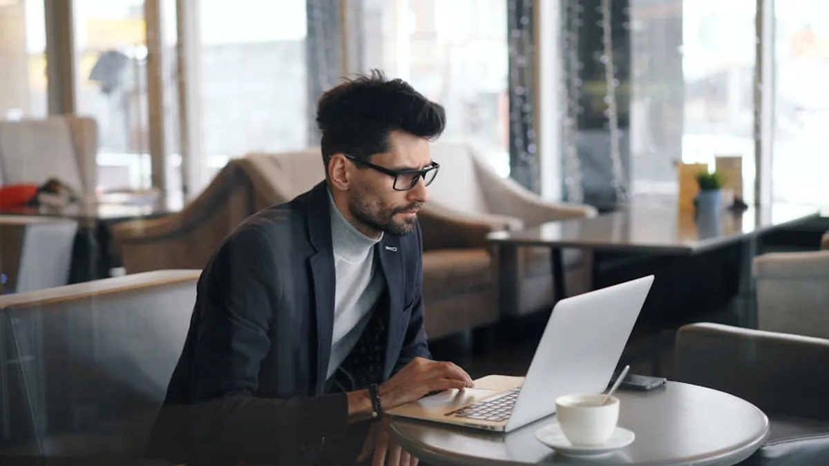 Best coffee shop workdays for weekend planners